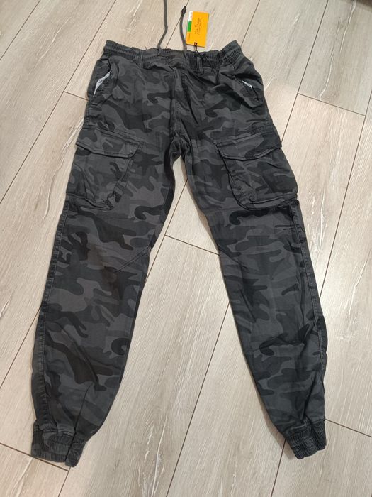 Камуфлажен карго панталон