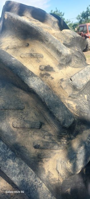 Cauciucuri cu jante.