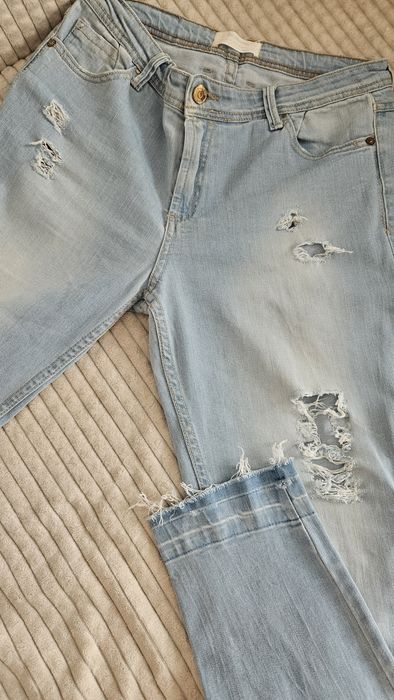 Blugi Stradivarius mărimea 34