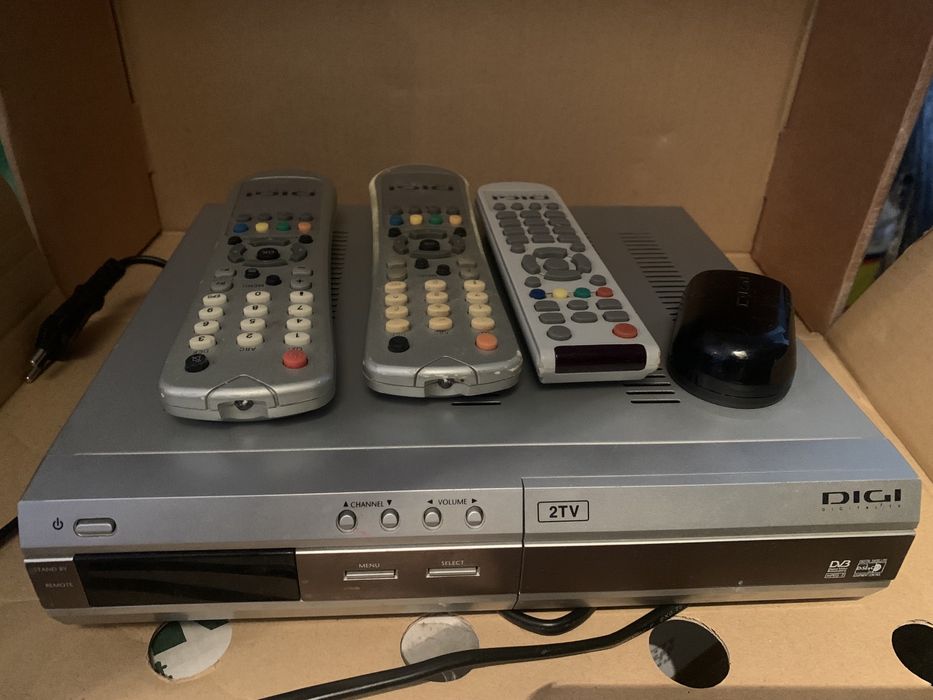 Riceiver digi cu dublu cartela