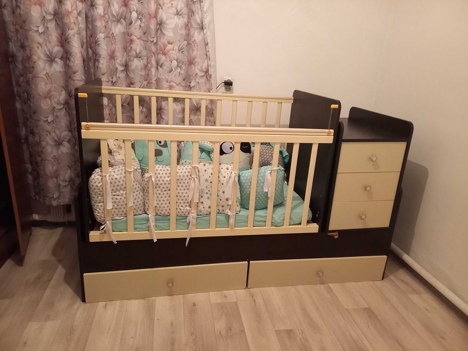 Манеж детский пользовались очень мало с бортиком и матрас.