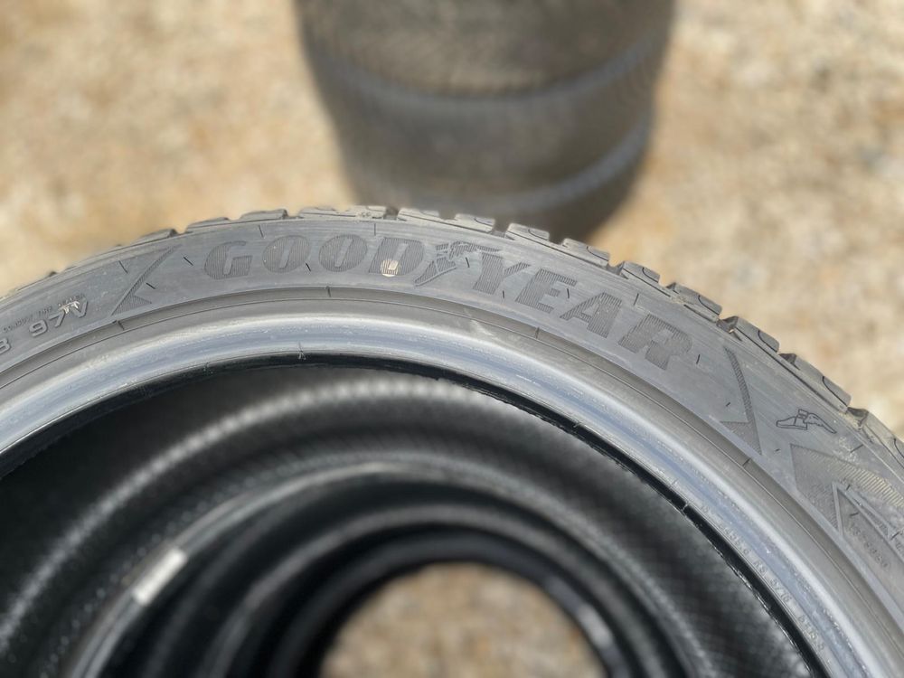 245/40R18 Good Year DOT2022