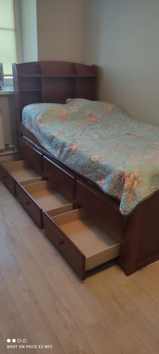 Продам кровать из чистого дерева