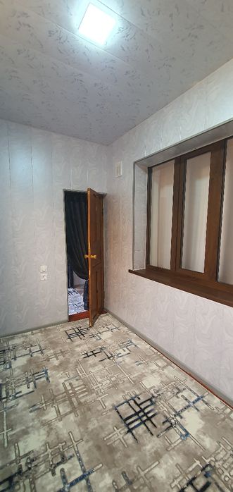 Бекобод шахар, 14 даха, 42 домда ғиштли 2-хонали уй сотилади.