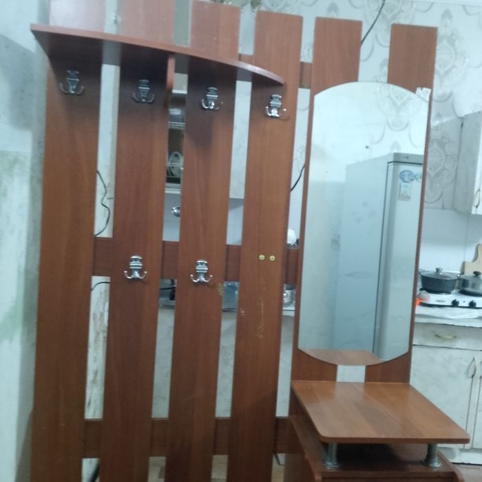 Продам прихожую из двух частей.7000