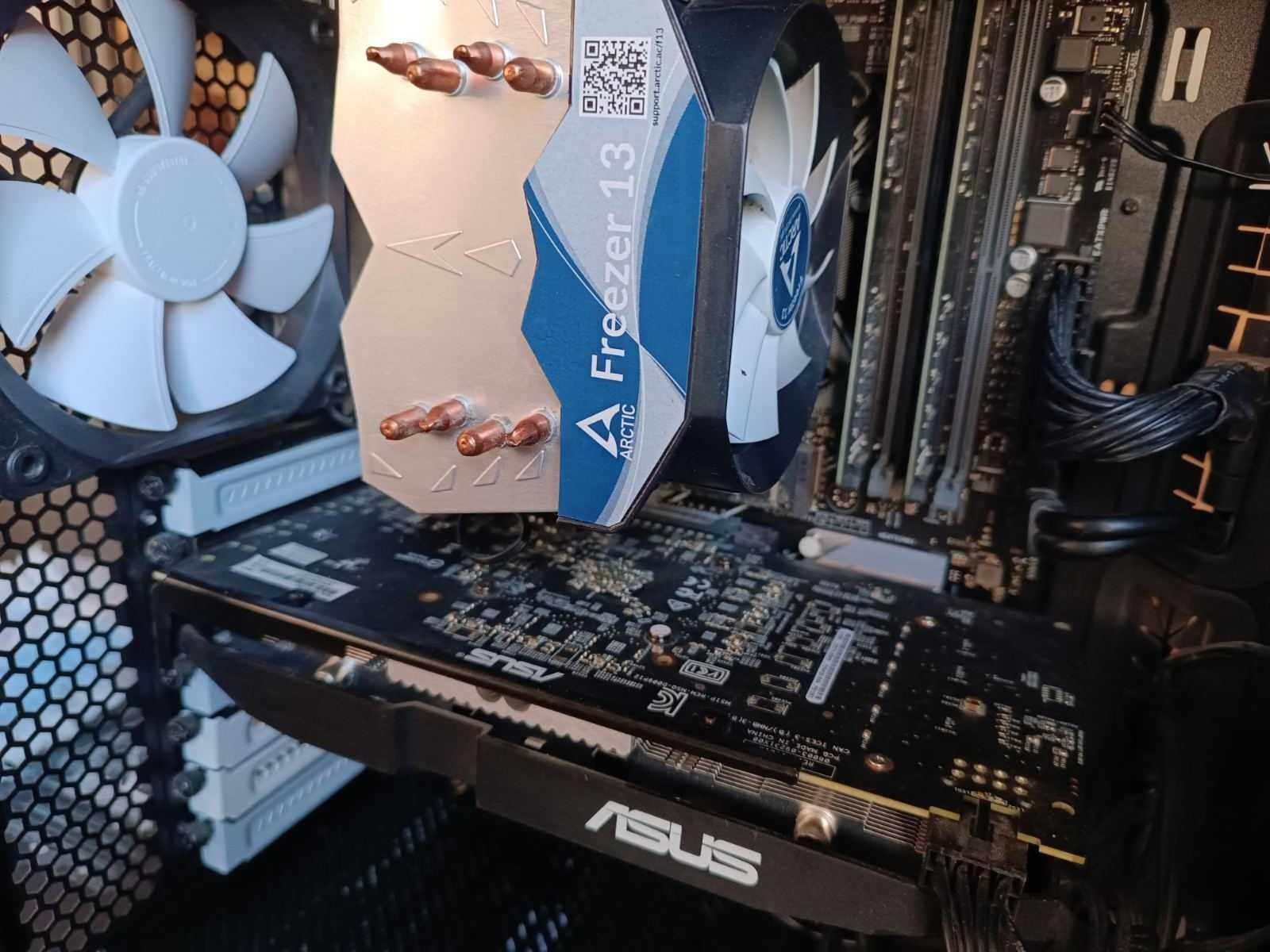 Настолен Компютър Custom-Built