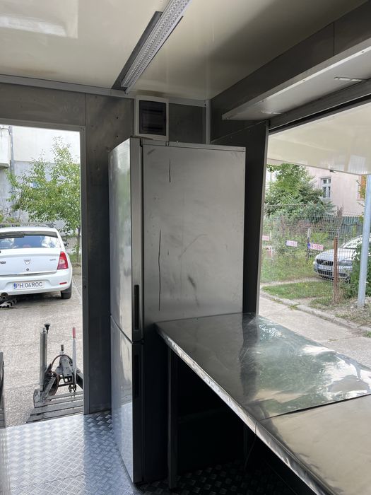 Rulota comerciala Fast Food / Food Truck de inchiriat