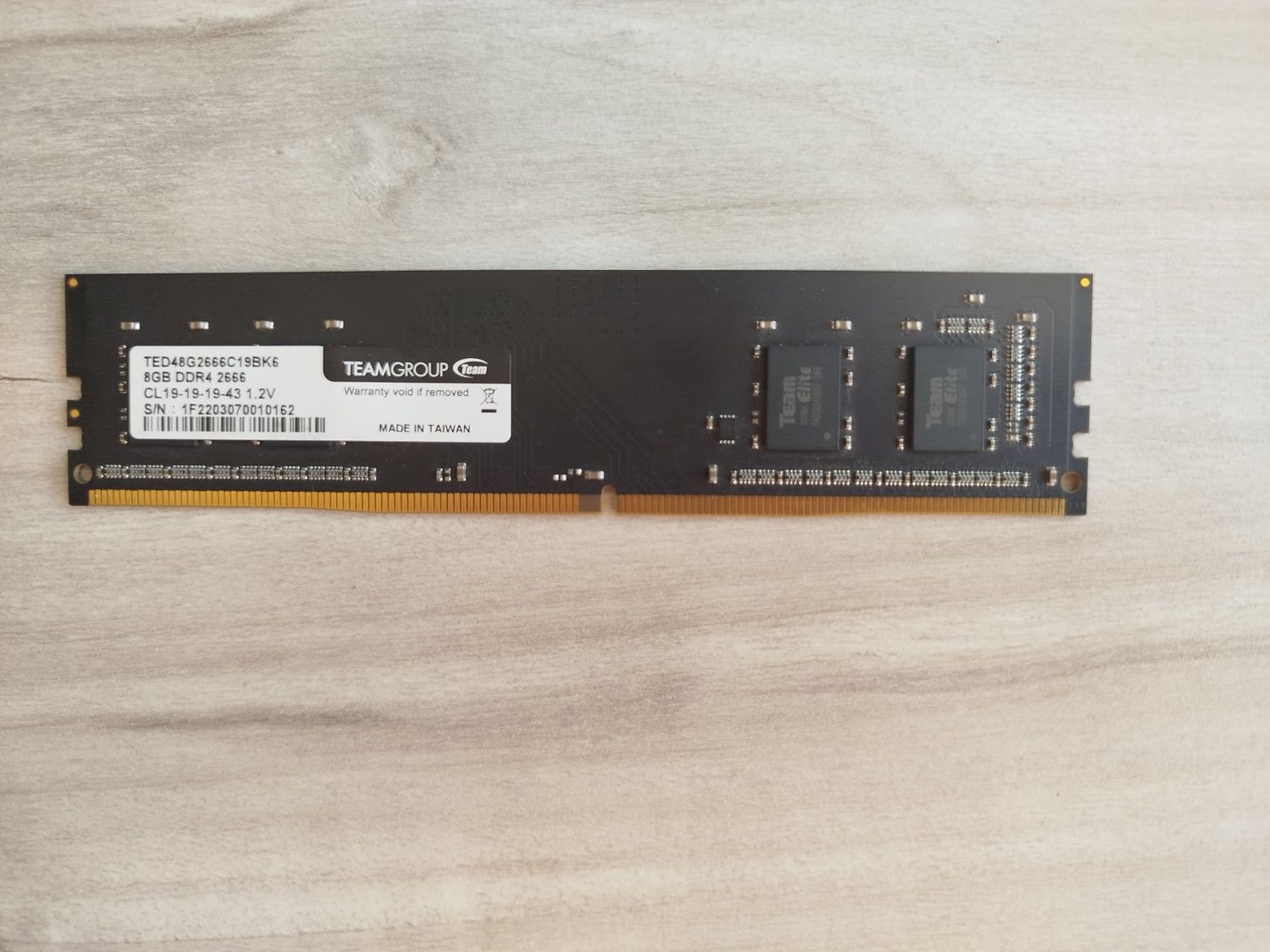 Продам оперативную память TeamGroup 8GB DDR4 2666MHz

Состояние: отлич