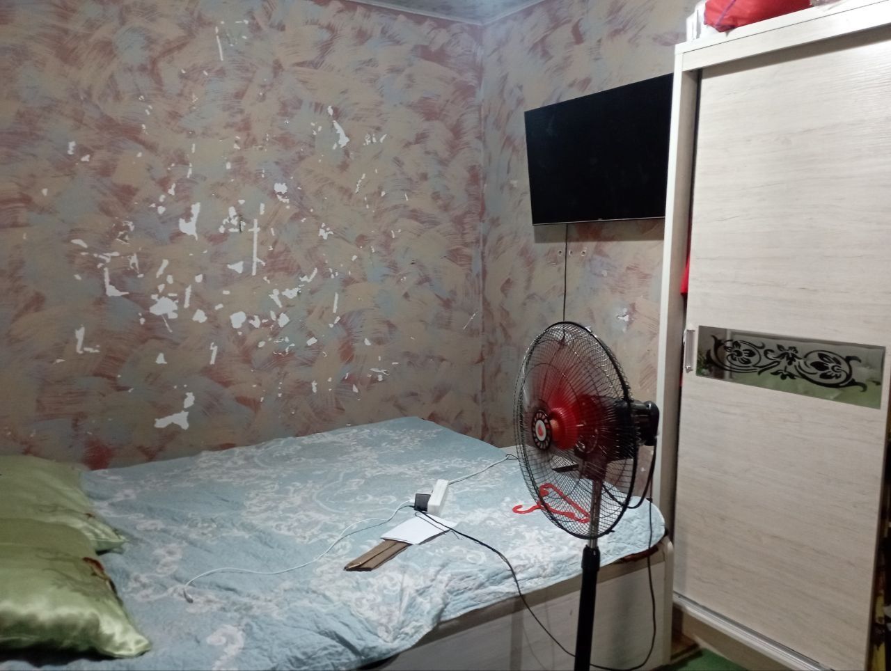 Xasanboy yòlida 3 sotuk 6 xonali uy sotiladi