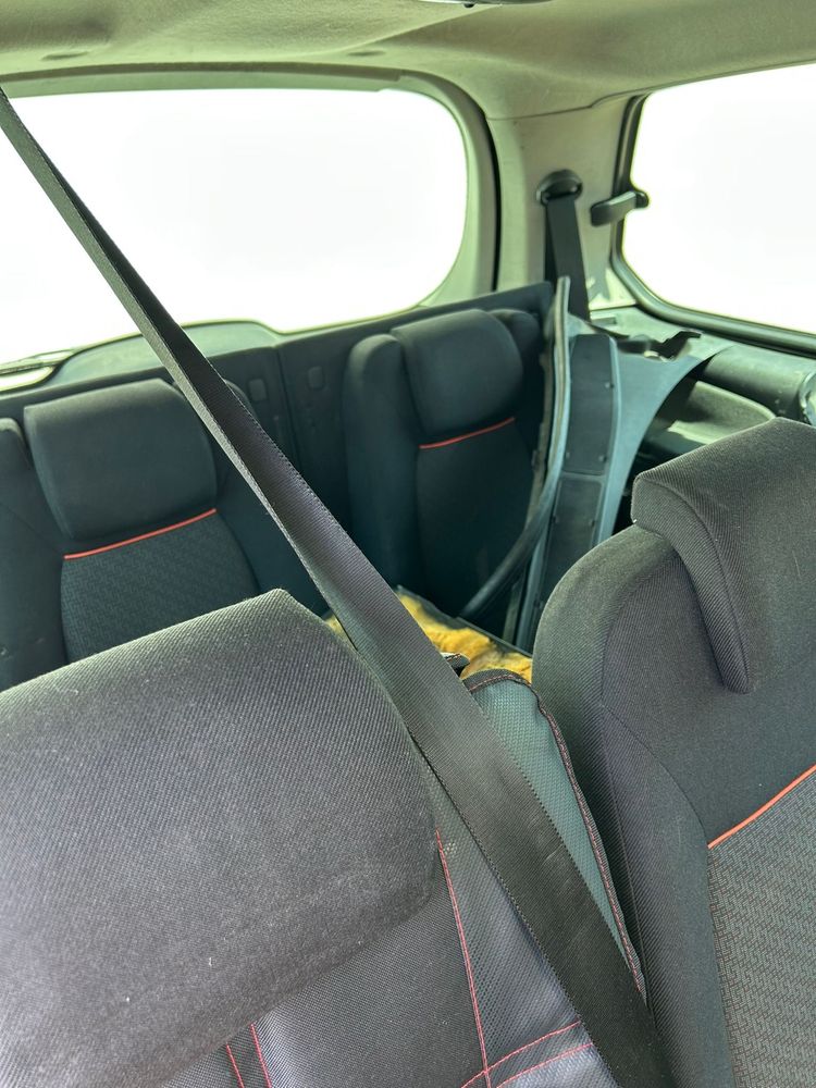 Dezmembrez Ford Galaxy 2.0