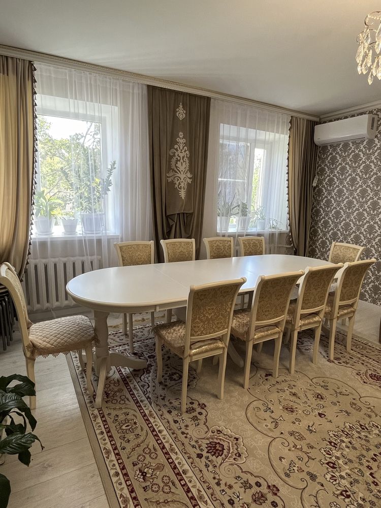 Новый стол без стульев