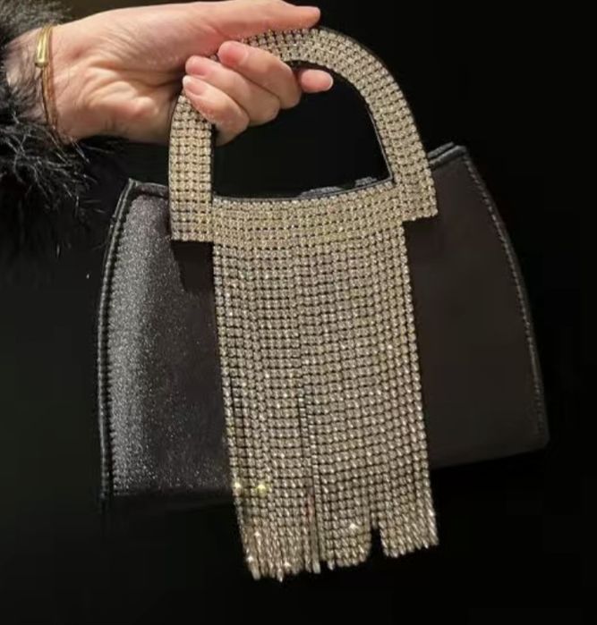 Небольшая дамская сумочка, или женский клатч