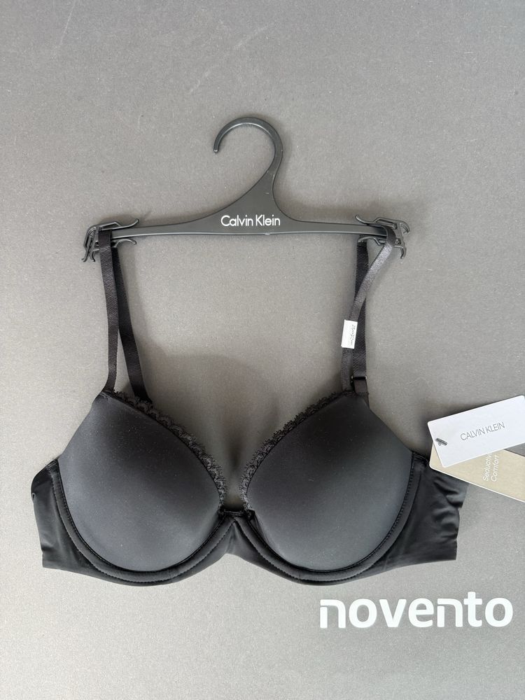 Черен сутиен Calvin Klein с повдигащ ефект /75B, 75C, 80В/