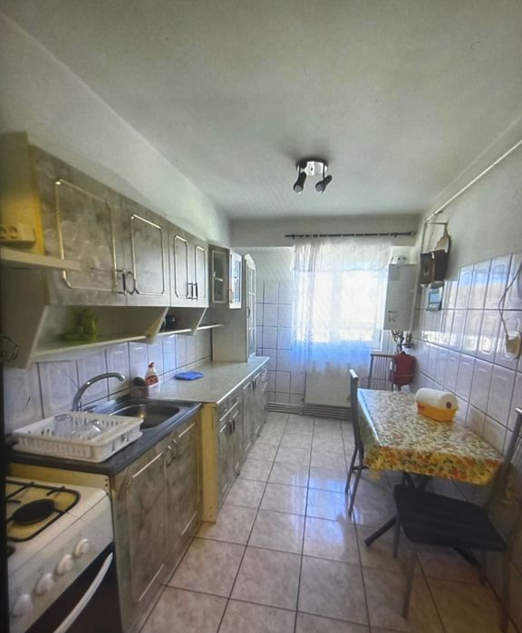 De închiriat apartament decomandat 3 camere zona Monument