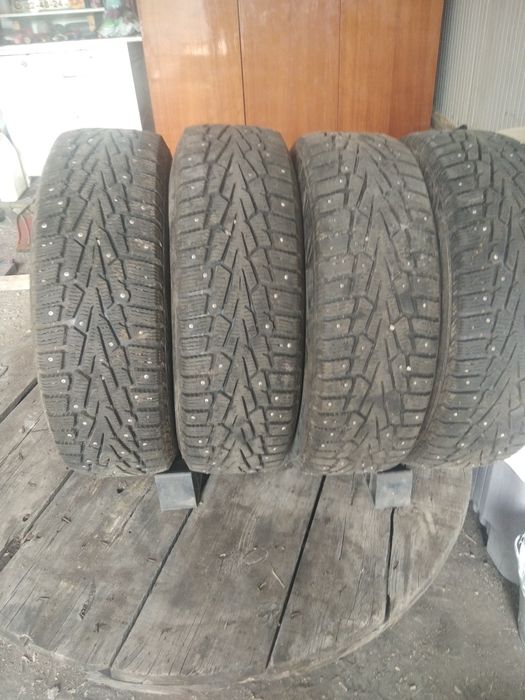 Продам шипованные шины