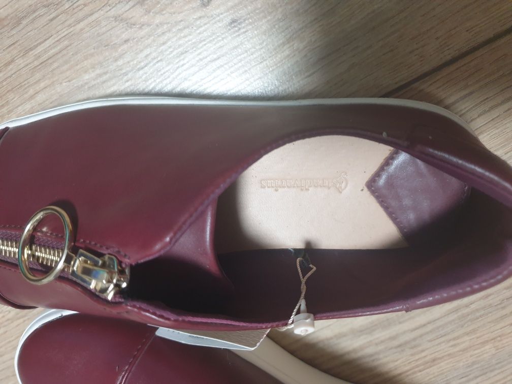 Нови обувки Stradivarius