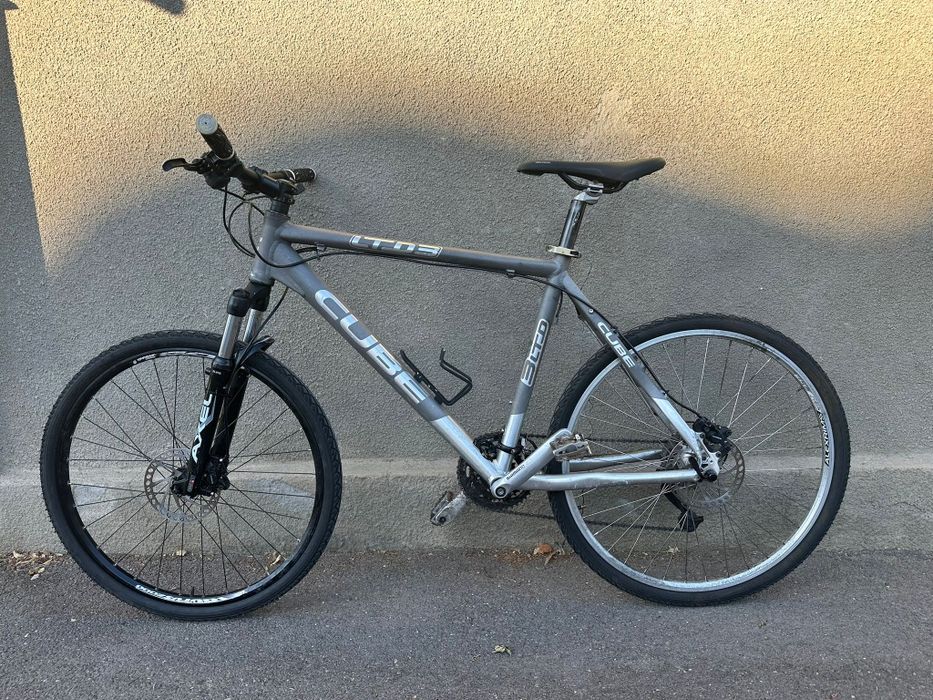 Bicicleta Cube aluminiu