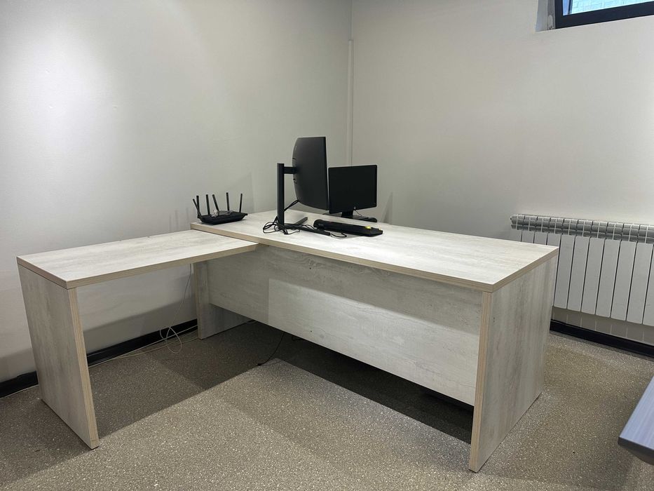 Продаю стол для офиса 50,000 тенге