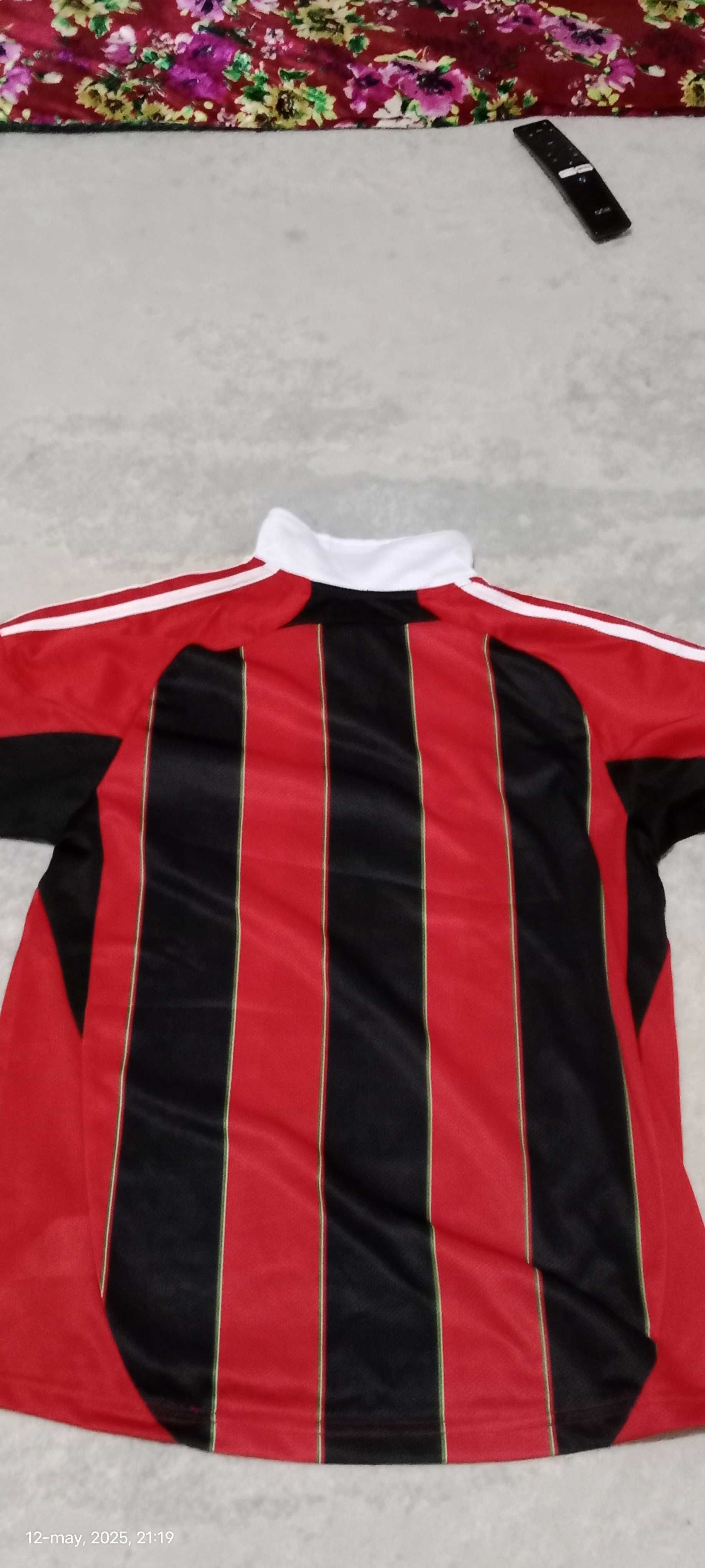 Milan retro formasi sotiladi!