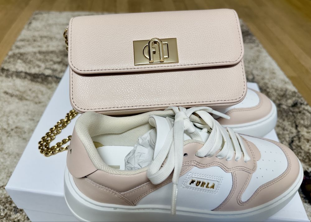 Чанта и обувки Furla