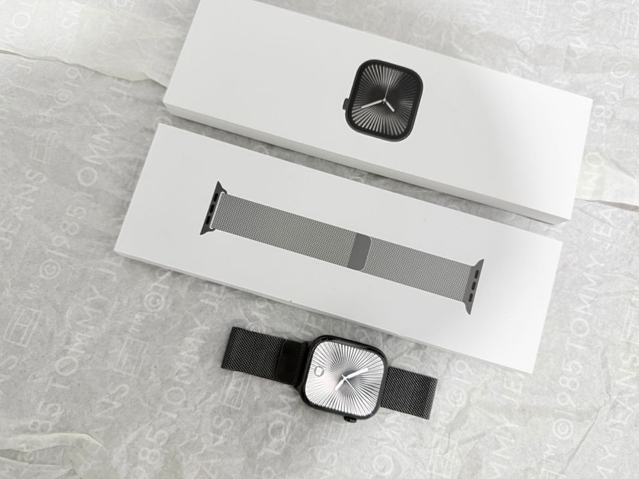 Продам !!Apple Watch Series 10 GPS + Cellular Titanium