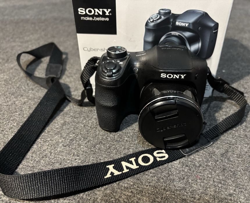 Фотоапарат Sony DSC-H200