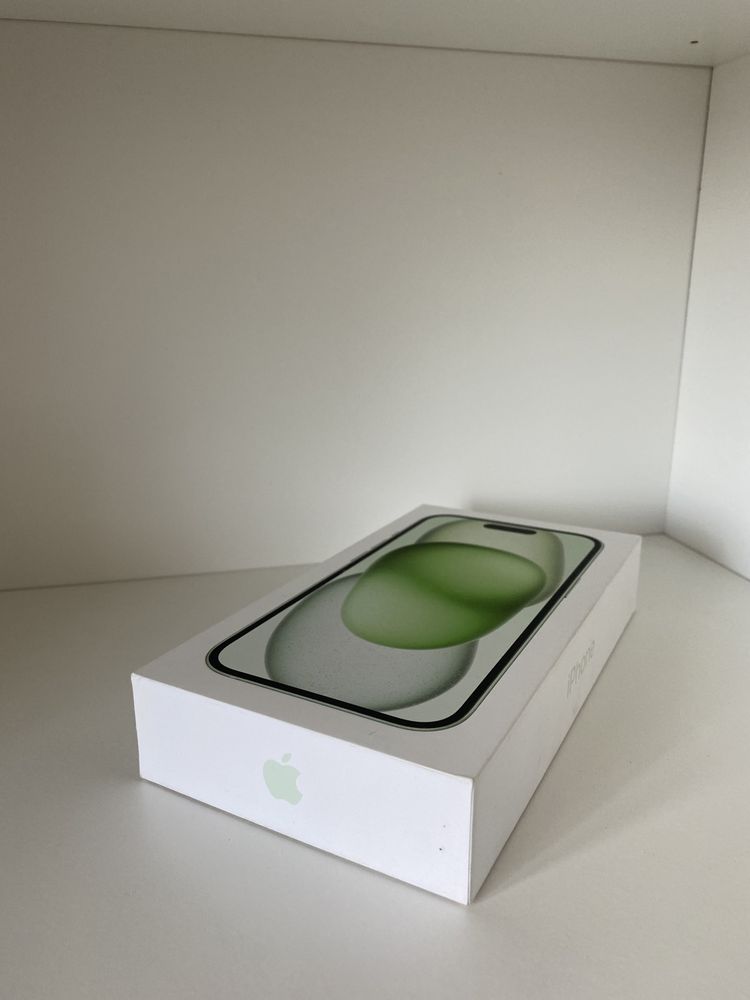 iPhone 15 128GB green