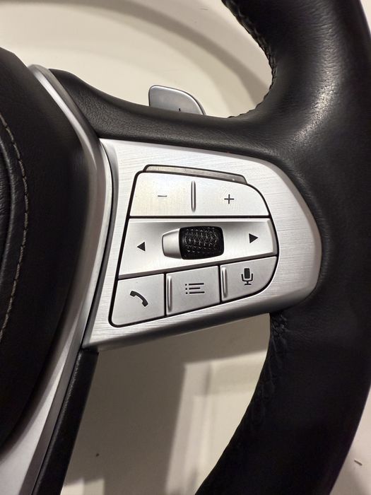 Volan BMW Seria 5 / Seria 7 – original, cu încălzire și padele