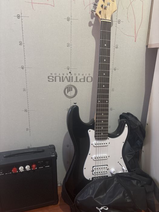 Электронная гитара черно-белый страт