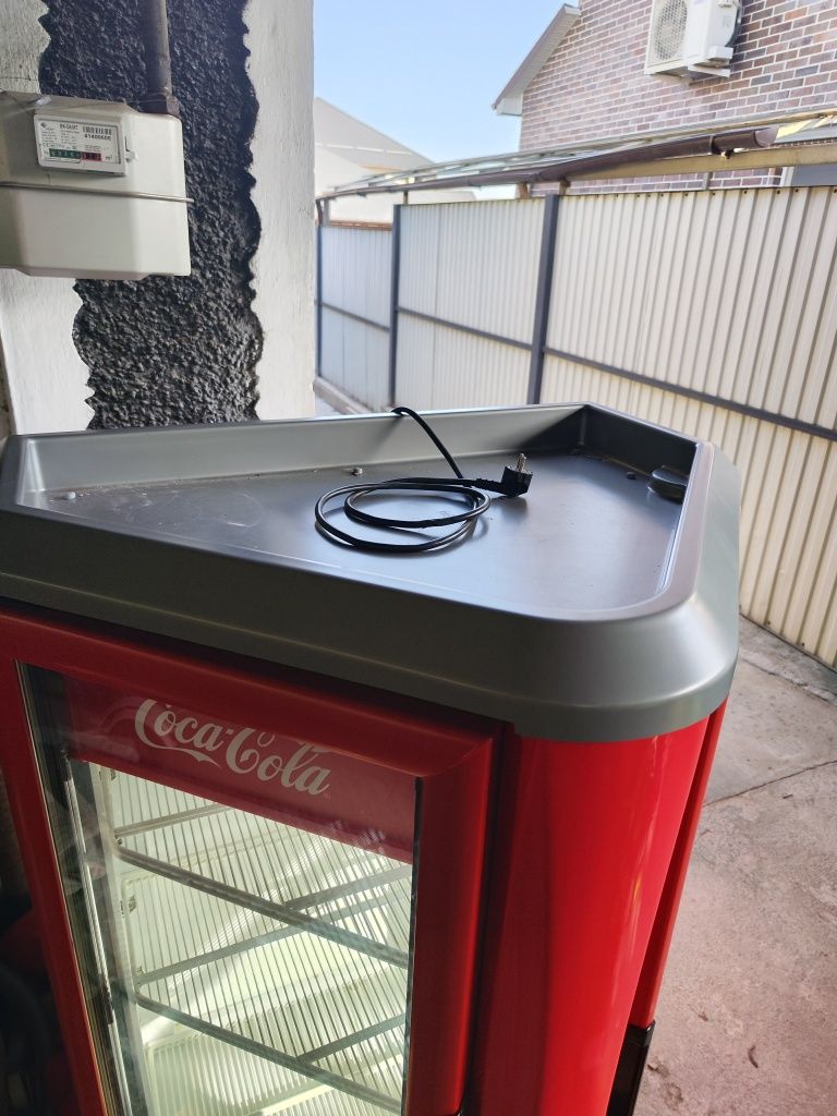 Холодильник Coca-Cola