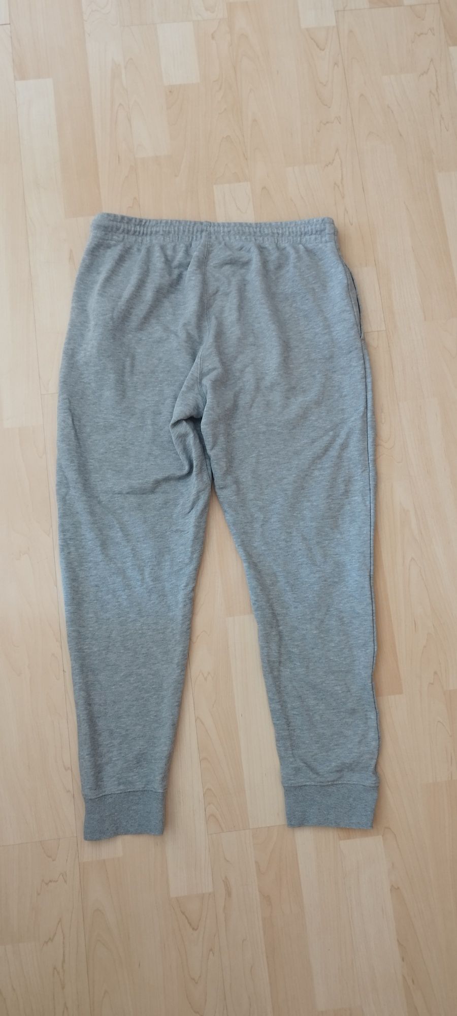 Продавам долнище Champion