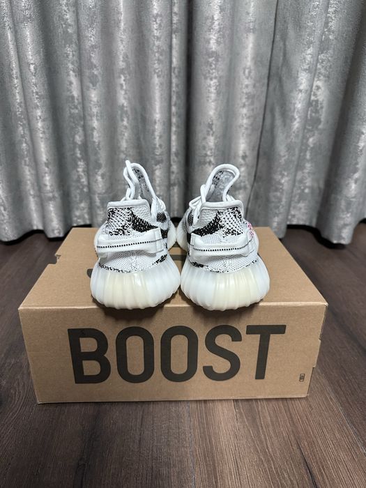 Adidas Yeezy Boost 350v2 Zebra