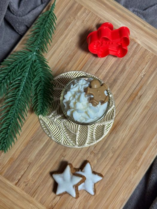 Ръчноизработени коледни свещи