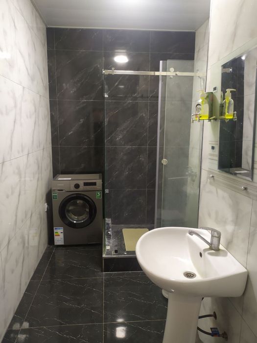 Vagzal qizil dom yaxshi oilaga beriladi. 3xonali yangi dom.