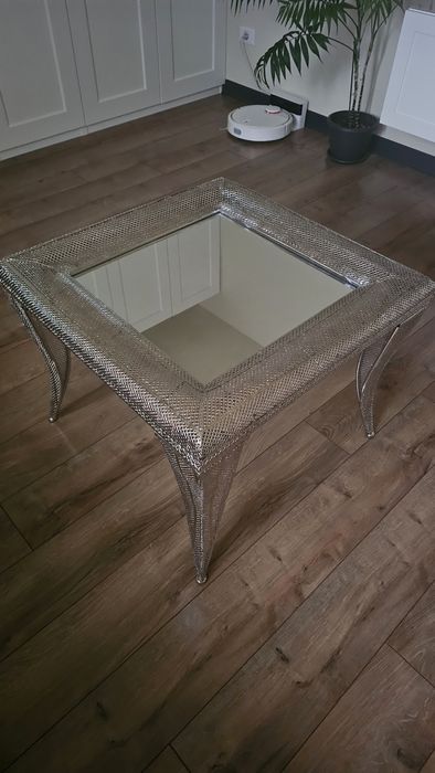 Masuta de cafea din metal si oglinda