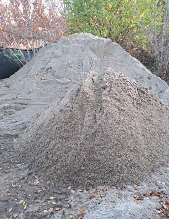 Vand nisip piatra pamant vegetal