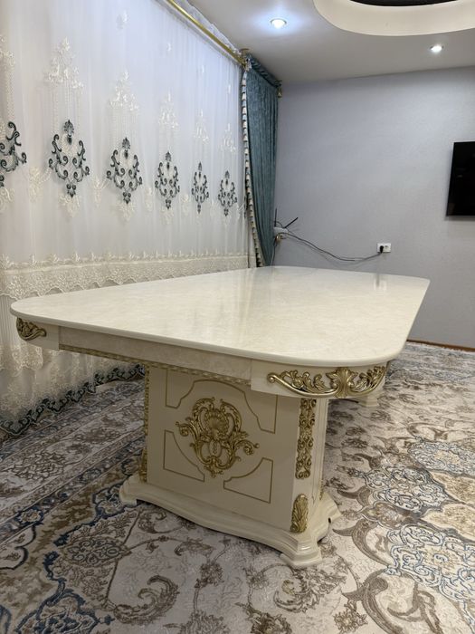 Продается стол со стульями