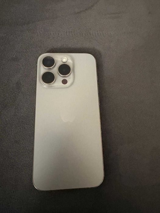 Vând iPhone 15 Pro, 128 GB
