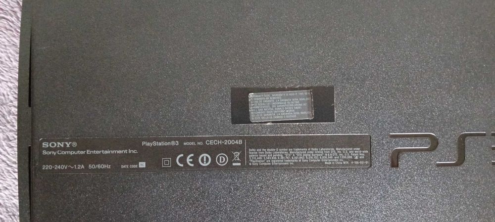 Playstation 3 Slim, КАТО НОВА,НЕ ОТВАРЯНА+ 2 DualShock 3+ GTA4 + 640GB