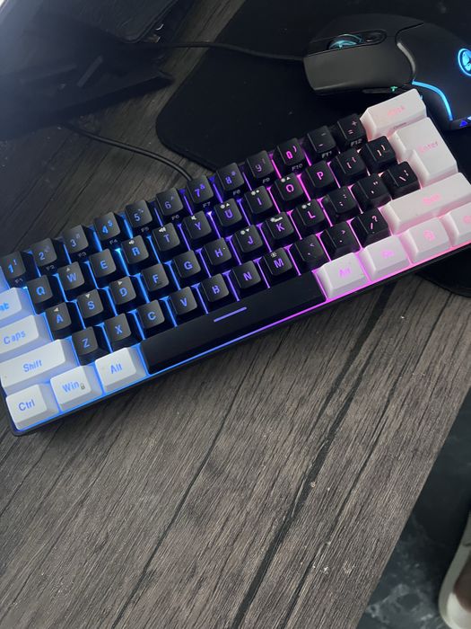 Vand pc gaming,full setup pret mic!!!