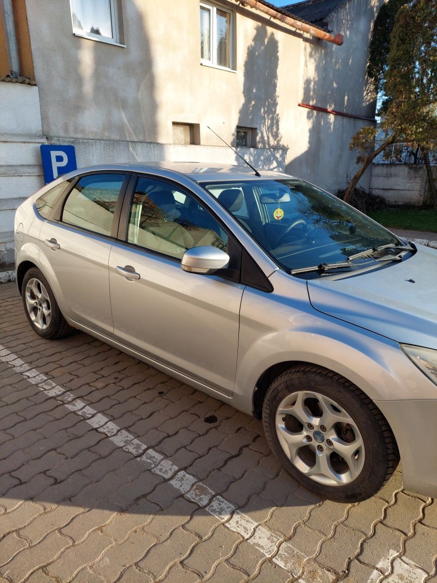 Vand Ford Focus 2009 ,1.6 benzina aspirat(motor foarte fiabil) !!!