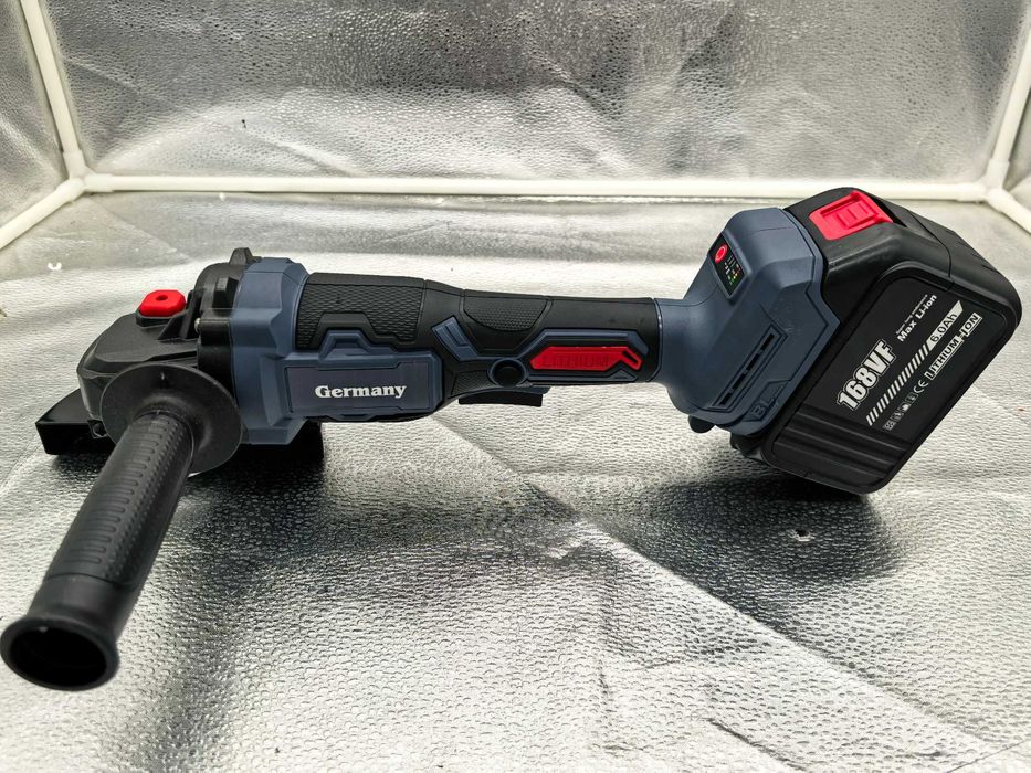 Polizor unghiular pe acumulator cu 2 baterii 349 lei