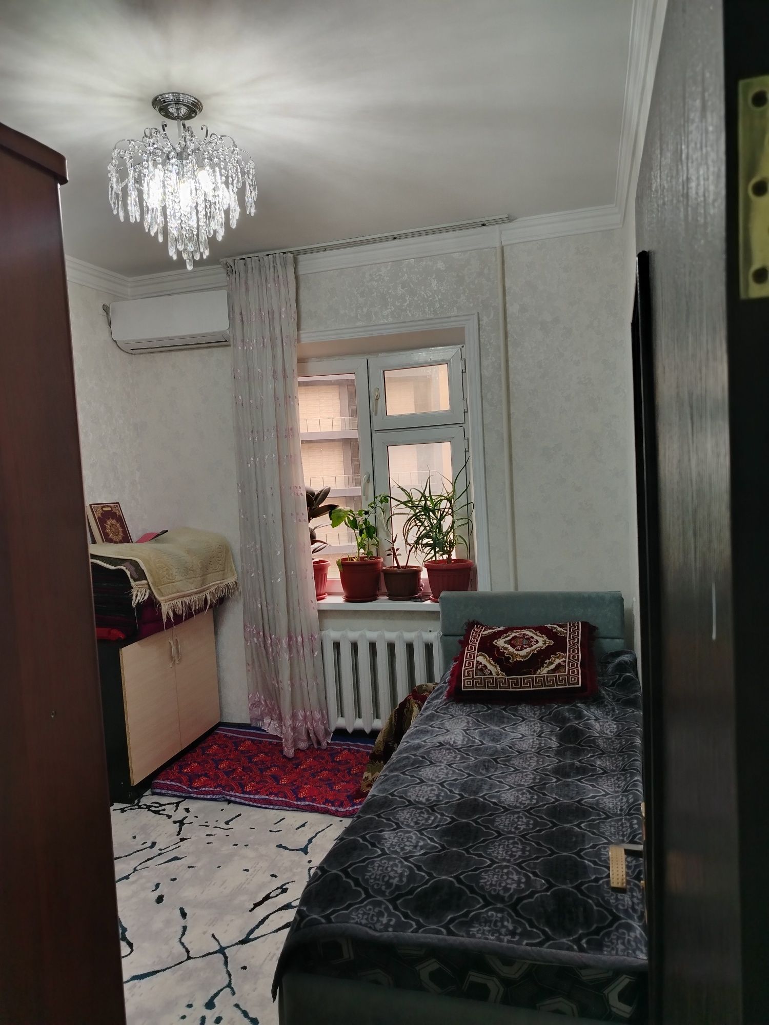 Dom sotiladi 9 etajlini 5 etaj 3 honali Remonti yahshi