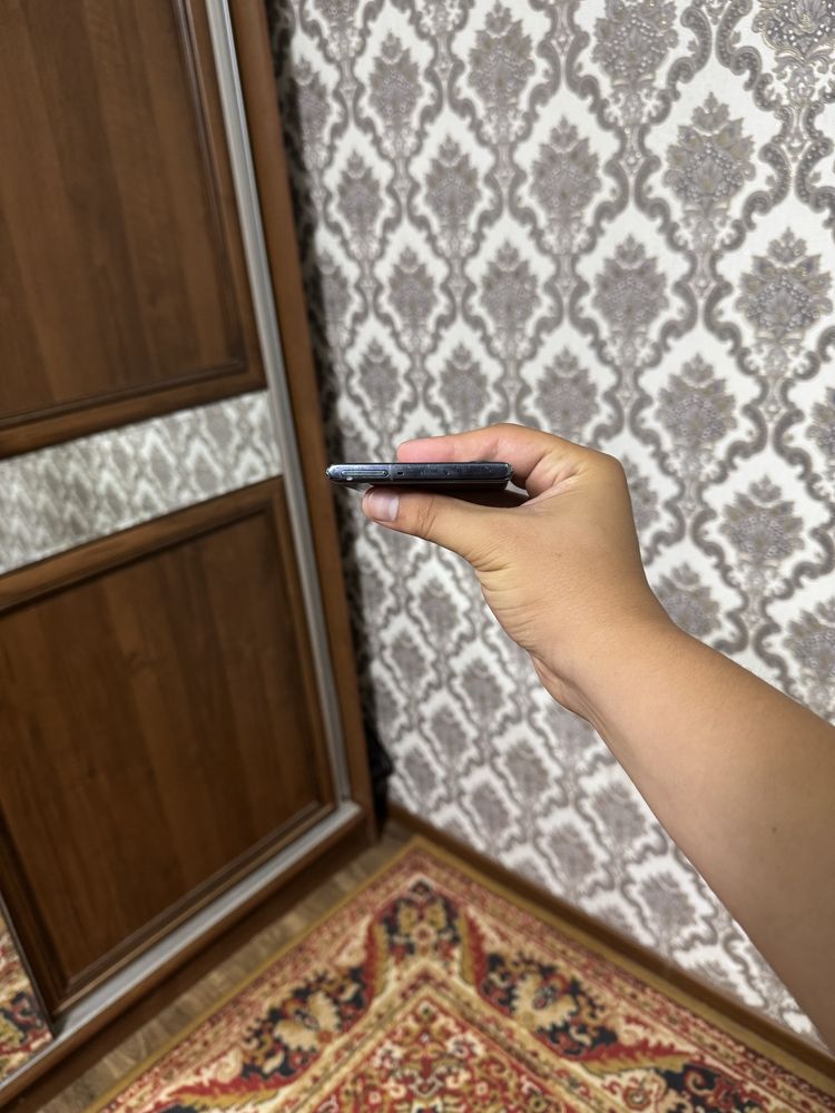 Samsung S10+ 5G 8/256 возможно обмен