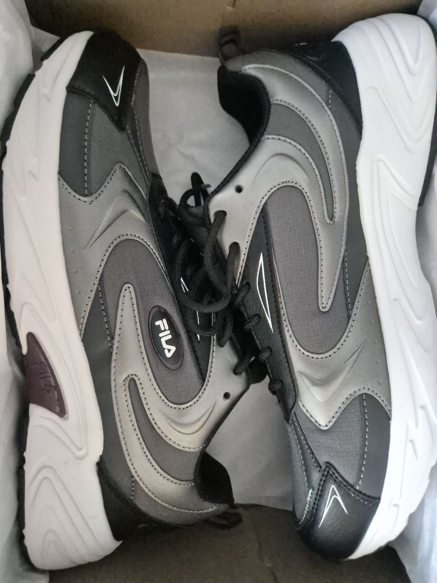 Продавам маратонки Fila