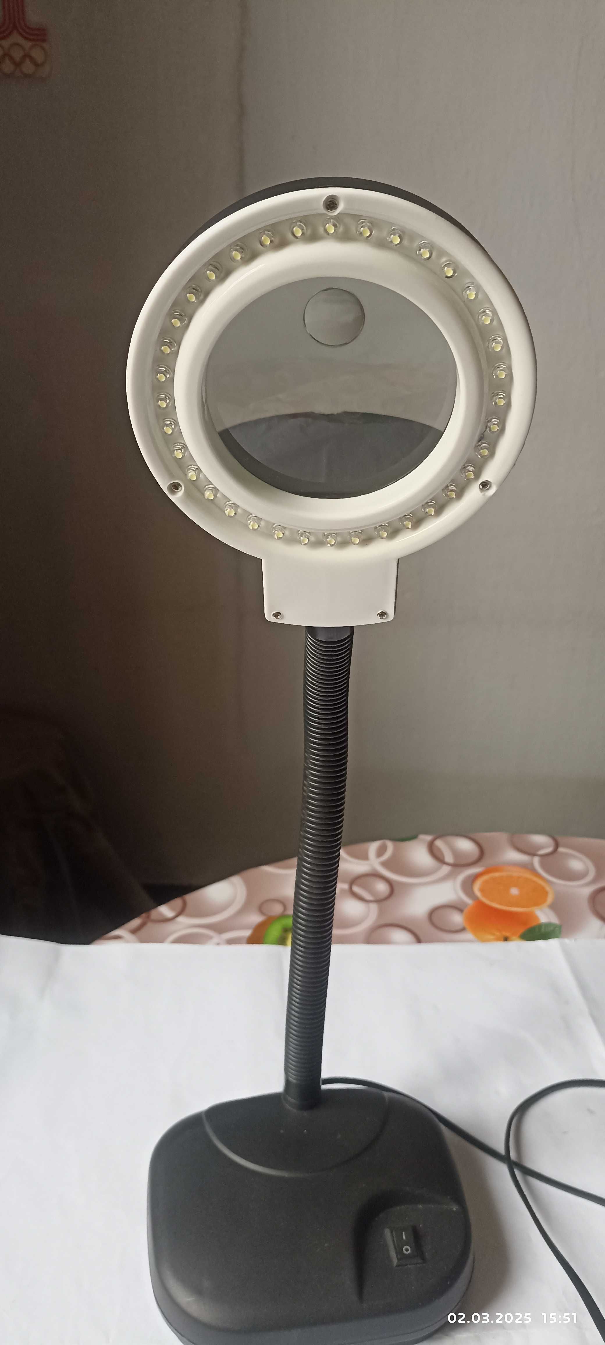 Лупа настольная с LED  подсветкой