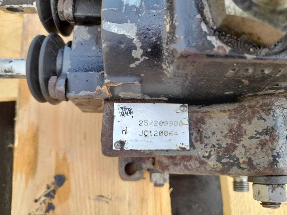 Distribuitor fata JCB 25/209900 / JC120064 buldoexcavator JCB 4CX