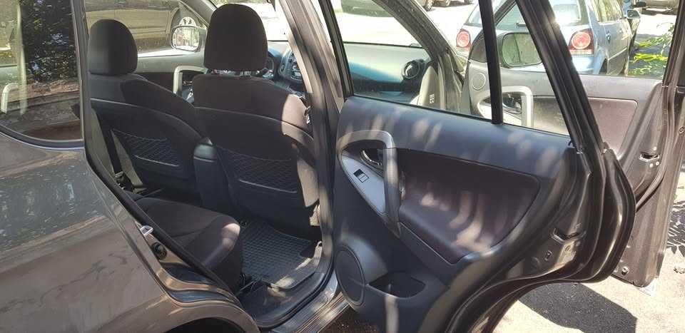 Toyota RAV4 2009 – Ideal pentru aventuri și oraș!