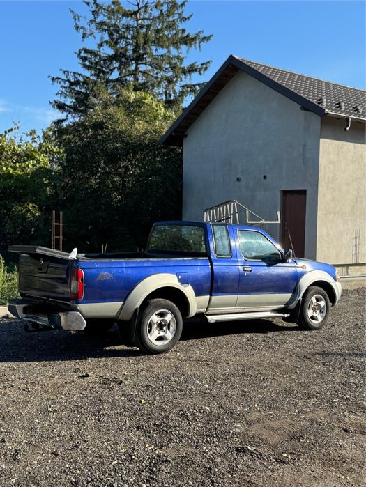 Vând Nissan Navara