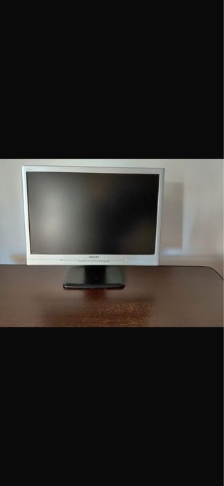 Vand pachet: minitor Philips, sistem audio si camera web